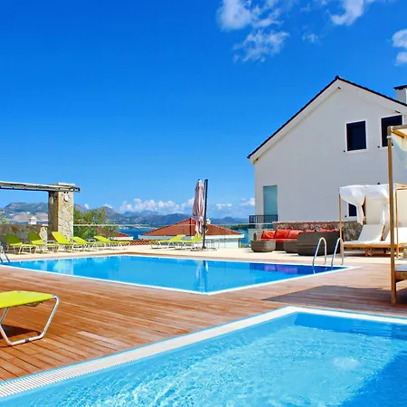 Kula Fancy - One-bedroom With Terrace Ground Floor A1
