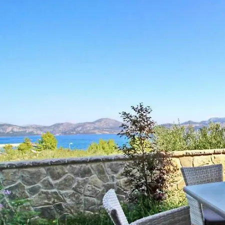 Kula Fancy - One-bedroom With Terrace Ground Floor A1 Apartment *