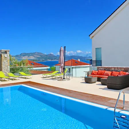 Kula Fancy - One-bedroom With Terrace Ground Floor A1 *