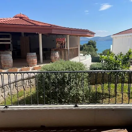Kula Fancy - One-bedroom With Terrace Ground Floor A1 *